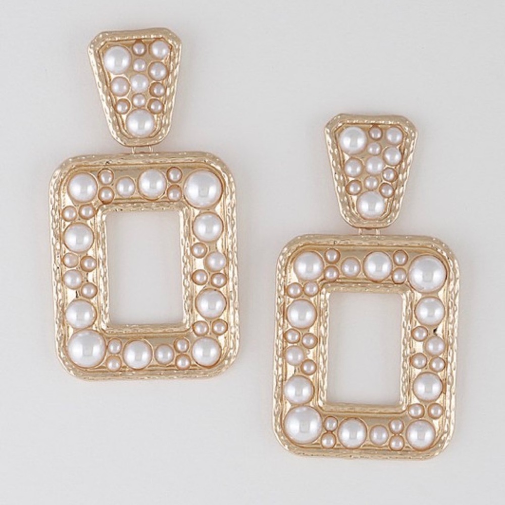 Rectangle Earrings Filled With Pearls
